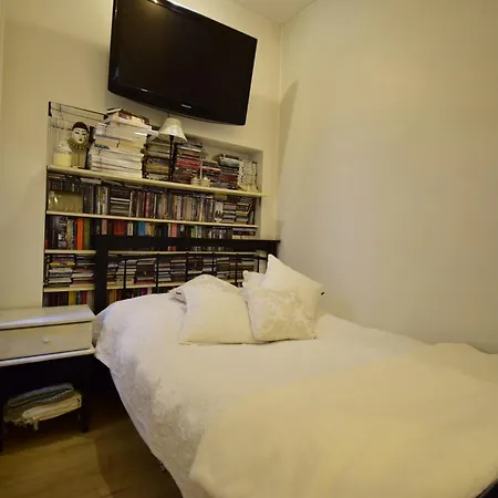 Apartment Style & Center Spot *