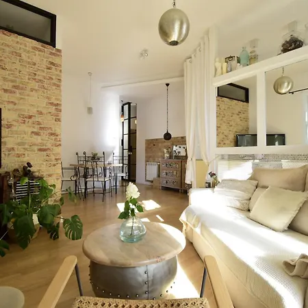 Apartment Style & Center Spot