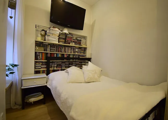 Apartment Style & Center Spot *