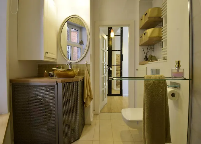 Apartment Style & Center Spot